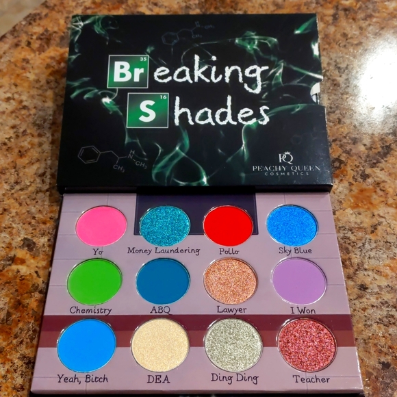 New Peachy Queen Breaking Shades Eyeshadow Palette - Picture 1 of 4